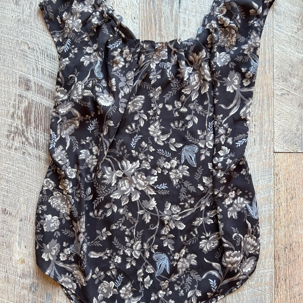 LC Lauren Conrad Gray Ruffled Floral & Butterfly Blouse